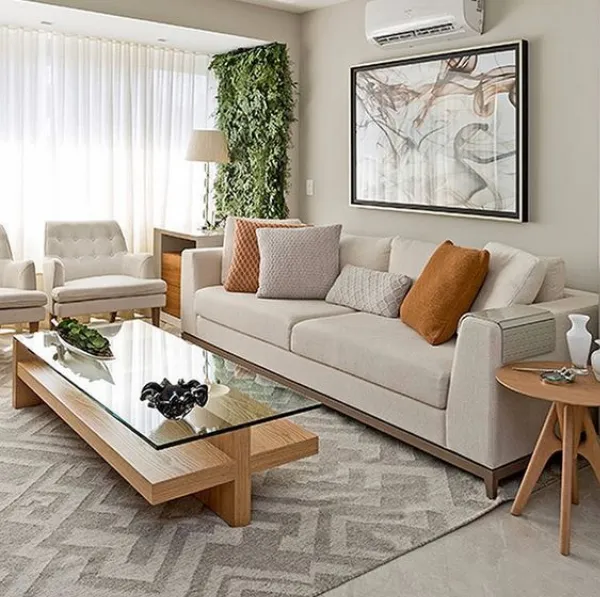 alt text: Một bộ bàn ghế sắt mỹ thuật được đặt ở trung tâm phòng khách, tạo nên không gian sang trọng và hiện đại.