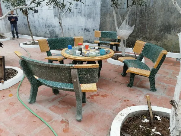 bàn ghế đá vàng xanh