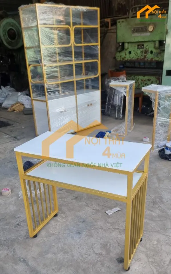 Bàn nail tay nhỏ gọn