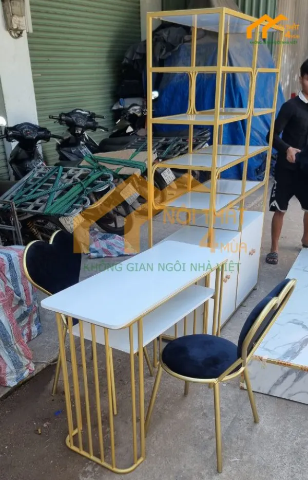 Bàn nail tay nhỏ gọn