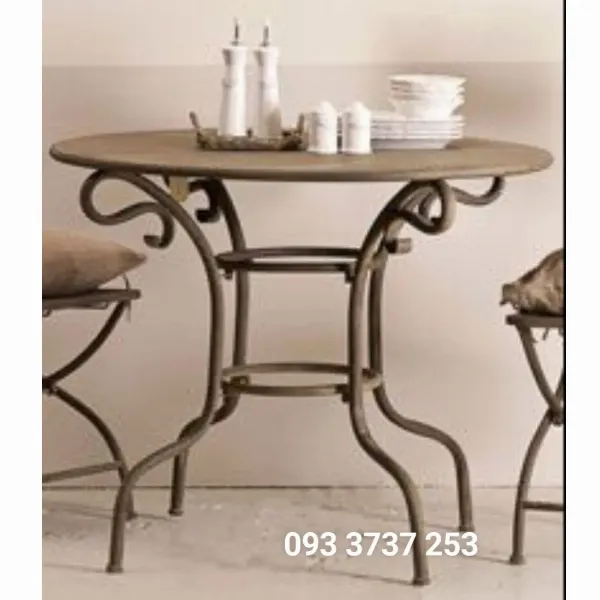 Bàn sắt mỹ thuật phong cách cổ điển