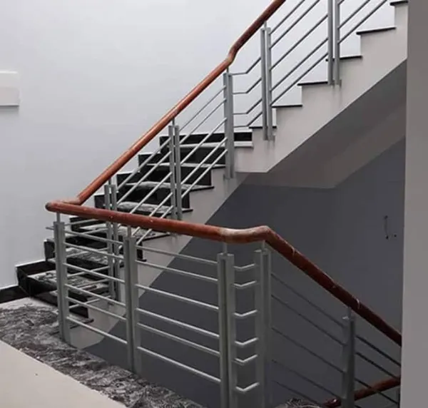 Cầu thang sắt thiết kế đơn giản