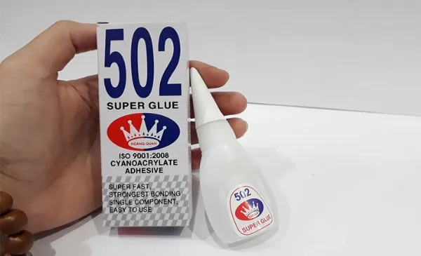Công dụng: Keo 502 dùng để dán trên nhiều bề mặt vật liệu khác nhau