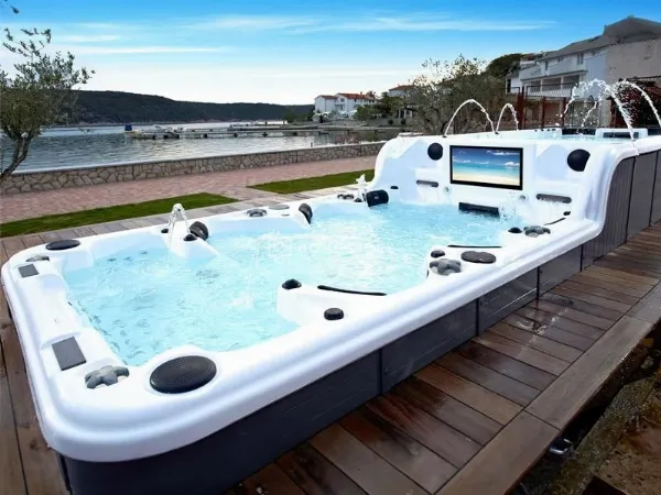 Hình ảnh thực tế bể bơi spa ngoài trời Rudylux RD-859