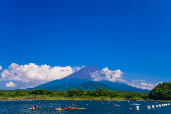 Hồ ở chân núi Phú Sĩ