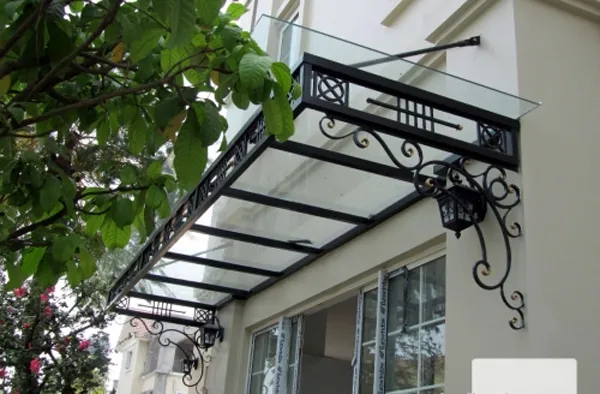 Mẫu mái che kính cửa sổ đẹp khung sắt nghệ thuật