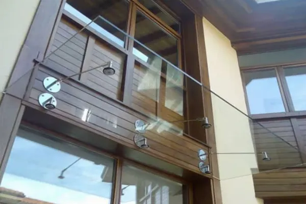 Mẫu mái kính đẹp sang trọng được nhiều khách hàng lựa chọn